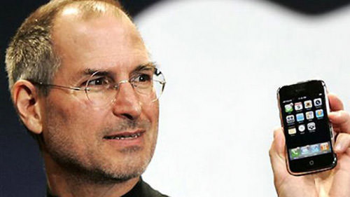Steve Jobs introducing the original iPhone