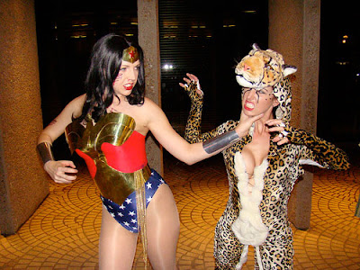 Wonder Woman Cosplay Fotos de chicas y mujeres disfrazadas de la Mujer Maravilla