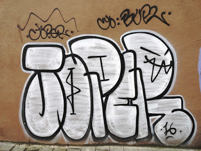 tags et graffiti sur des maisons