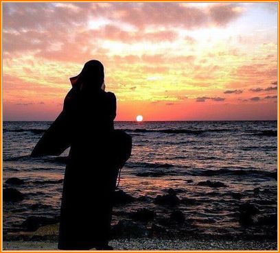 Download Foto Wanita Muslimah Senja Gif