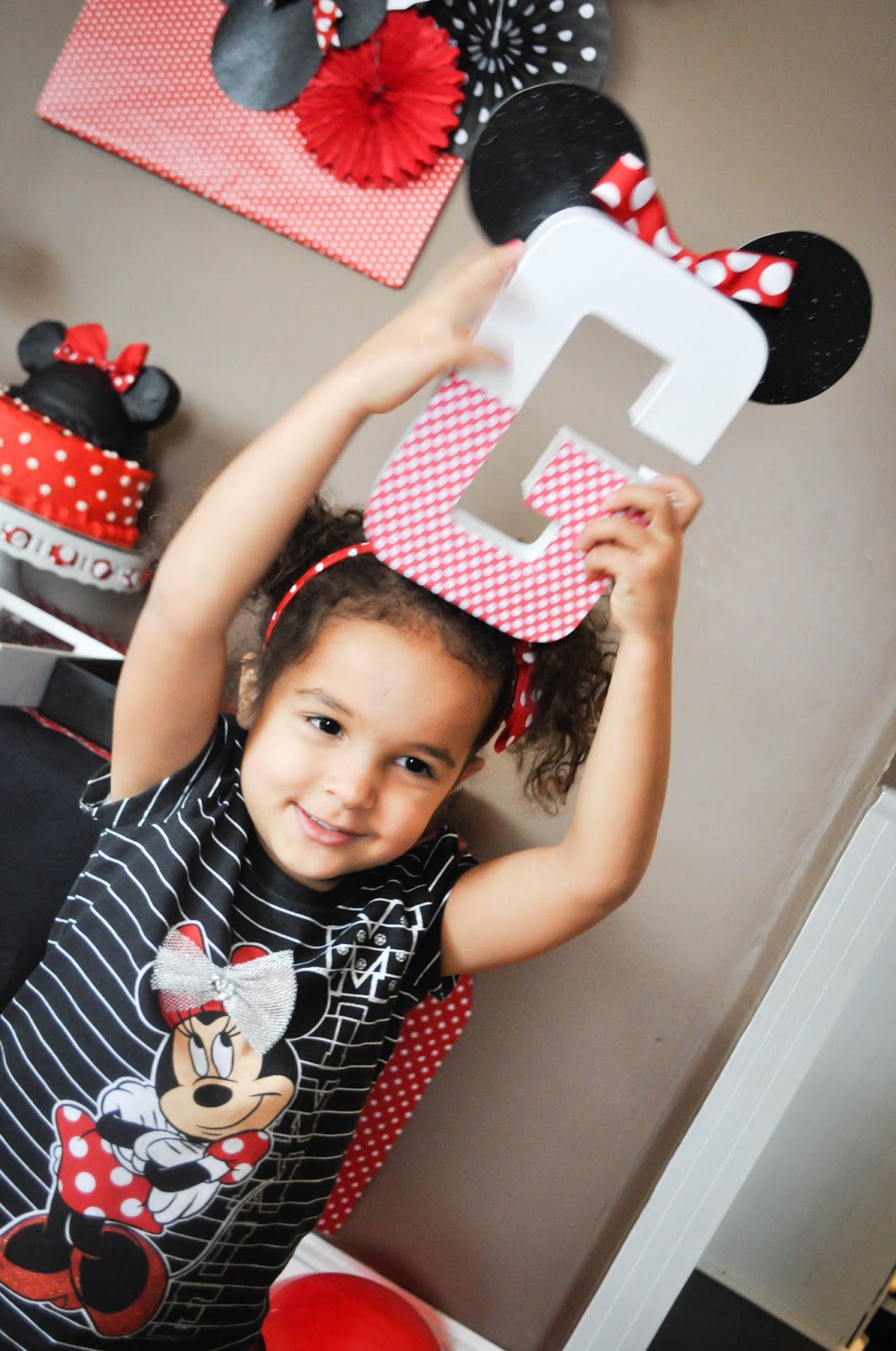 Modern Minnie Mouse Party Decor Favors Pretty Real The Moment You Ve All Been Waiting For Okay Just Kidding It S Forever Since I Shared First Glimpse Of Genevieve Modern Minnie Mouse Party And