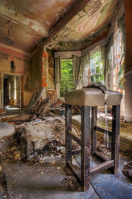 Hellingly Hospital, United Kingdom | 10 Scariest Abandoned Hospitals in the world