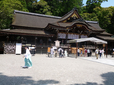 The Omiwa Shrine and Sake