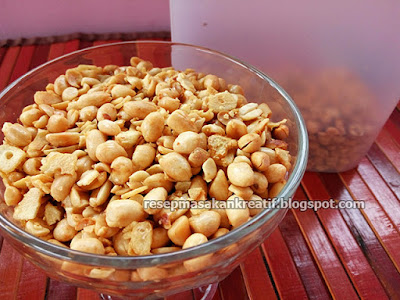 Berikut ini yakni salah satu tips cara yang gampang dan sederhana menciptakan kacang bawang ag Resep Kacang Bawang Putih Goreng Agar Renyah dan Empuk