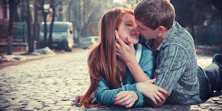 Ciuman, 5 Tempat Berciuman Favorit Wanita
