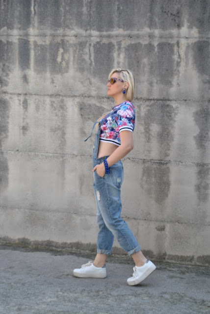 denim jumpsuit outfit how to wear denim jumpsuit june outfit mariafelicia magno fashion blogger color block by felym fashion bloggers italy italian fashion bloggers italian influencer blondie blonde girls blonde hair 