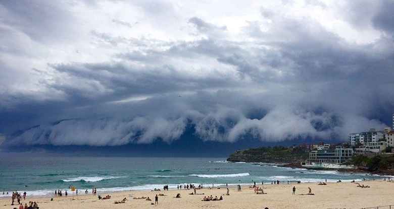 Awan Tsunami Muncul Dan Menghebohkan Warga Kota Sydney Awan Tsunami Muncul Dan Menghebohkan Warga Kota Sydney