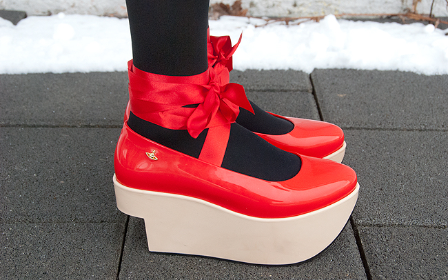 Sara is in Love with… blogger style fashion pink orange red burgundy pleated skirt faux fur cat scarf hat pink hair pinko cat print moschino gloves platform shoes Vivienne Westwood x Melissa Cléo Ferin Mercury Alexander Wang Vivienne Westwood, Melissa, Rocking Horse Shoes