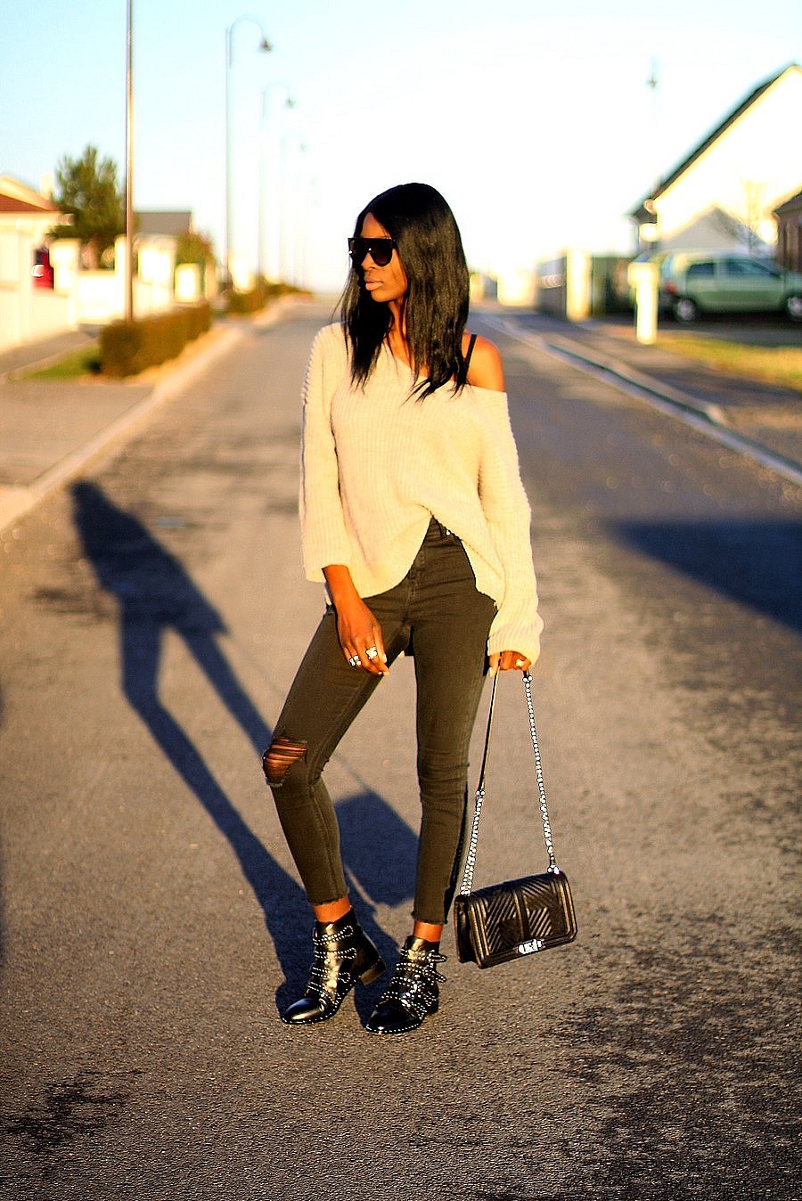 love-crossbody-rebecca-minkoff-blouson-aviateur-zara-boots-cloutees-givenchy-elegant-dupes-pull-col-v
