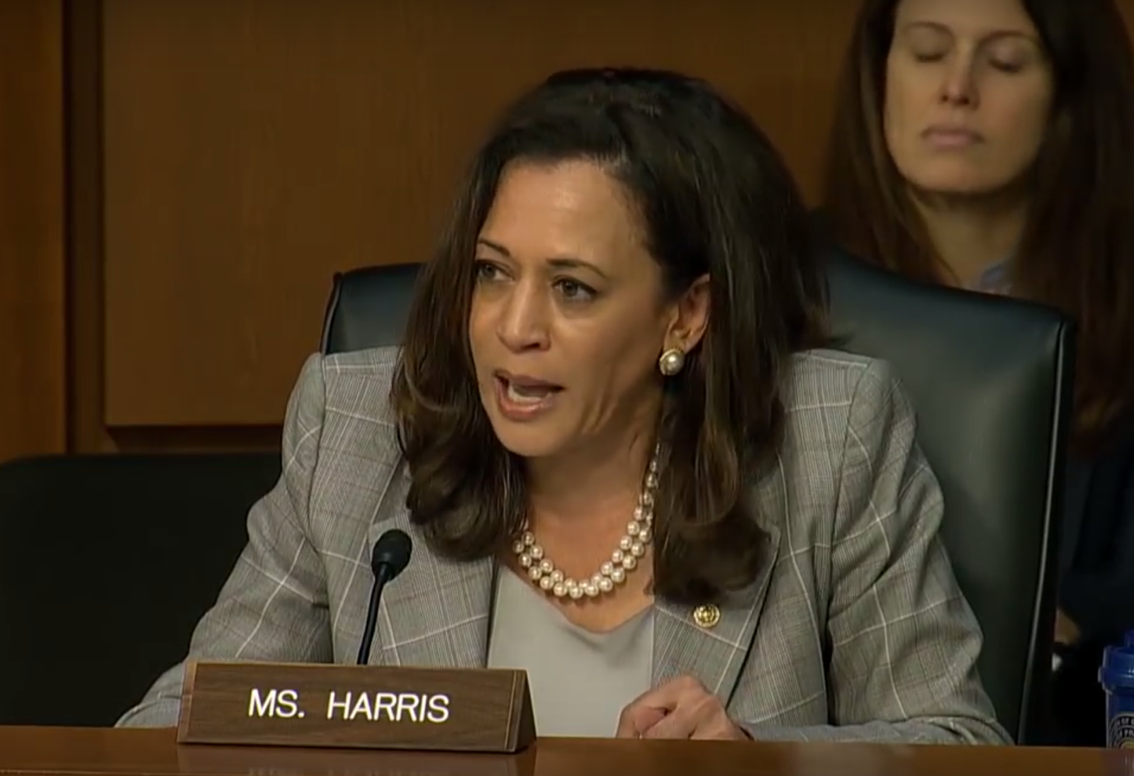 jeff sessions and kamala harris body language emotional intelligence body language jeff sessions and kamala harris body language emotional intelligence body language