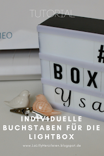 Die Lightbox ist ein Trend-Deko-Element. Besonders schön ist sie, wenn sie mit individuellen Schriften und Symbolen dekoriert werden kann. Nicht jede Schriftart gibt es als zubehör zu kaufen aber du kannst selber Buchstabentafeln für die Lightbox aus Laminierfolie plotten. In diesem Tutorial zeige ich dir, das Plotten von Buchstaben für die Lightbox und die richtigen Schnitteinstellungen zum Plotten vom Laminierfolie mit deinem Silhouette Cameo oder deinem Silhouette Portrait Plotter! #plotten #silhouettecameo #silhouetteportrait #tutorial