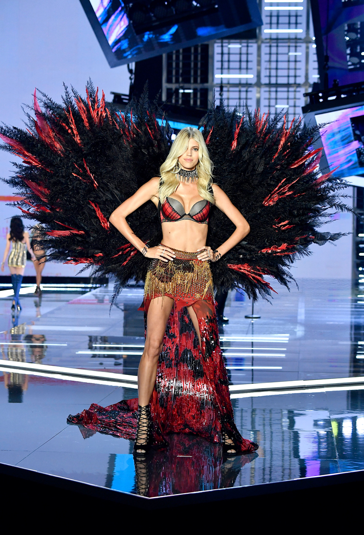 Victoria's Secret 2017 İhtişamlı Defilesi Victoria's Secret 2017 İhtişamlı Defilesi