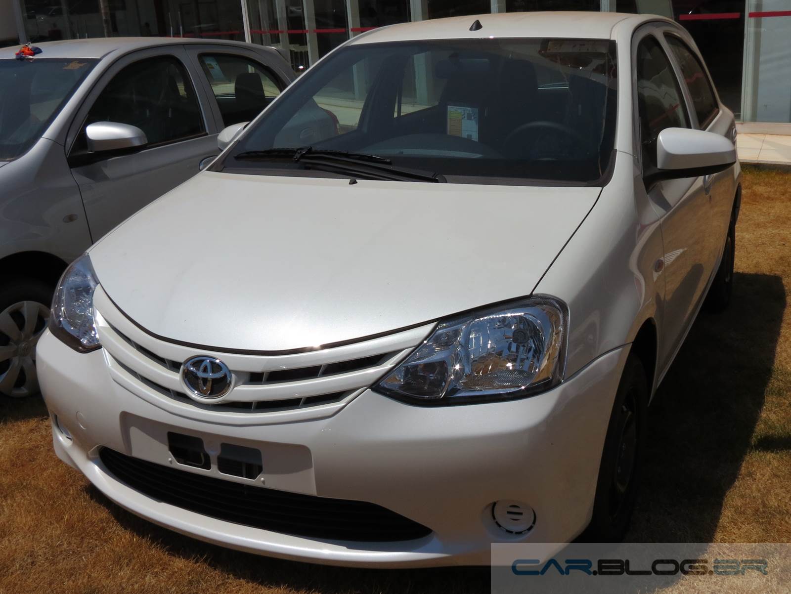 Toyota Etios X 1.3 2015 - Branco 