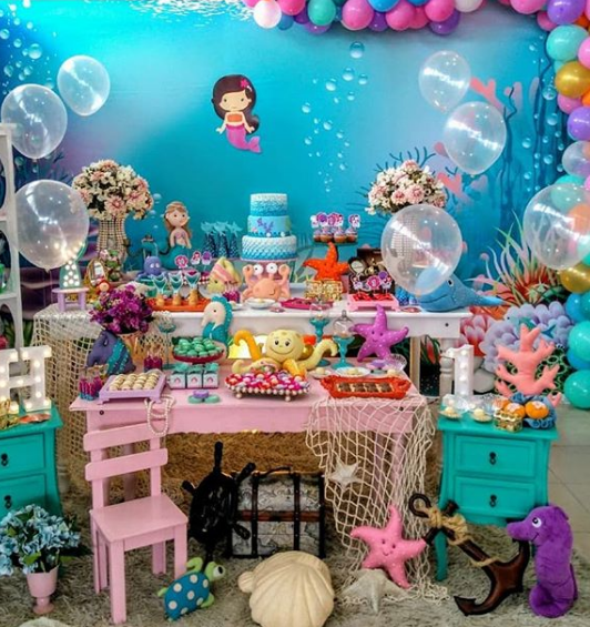 Candy Bar del Paquete 1 con motivo de Barbie Sirena para celebrar los 8  añitos de Miranda 🥰🧜🏽‍♀️ . . . . . . . . #fiesta #festa #decoração…