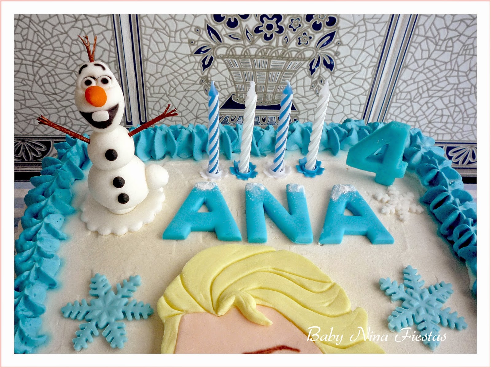 Baby Nina Fiestas: Tarta y piñatas Frozen para Ana e Isabella