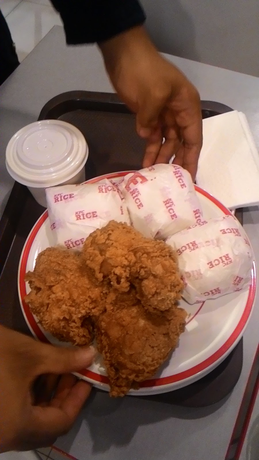 Review pengalaman makan donut KFC dan Ice cream cone KFC Beserta Harga