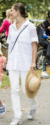 Top By Malene Birger / baskets Adidas / sac Hippi Grace