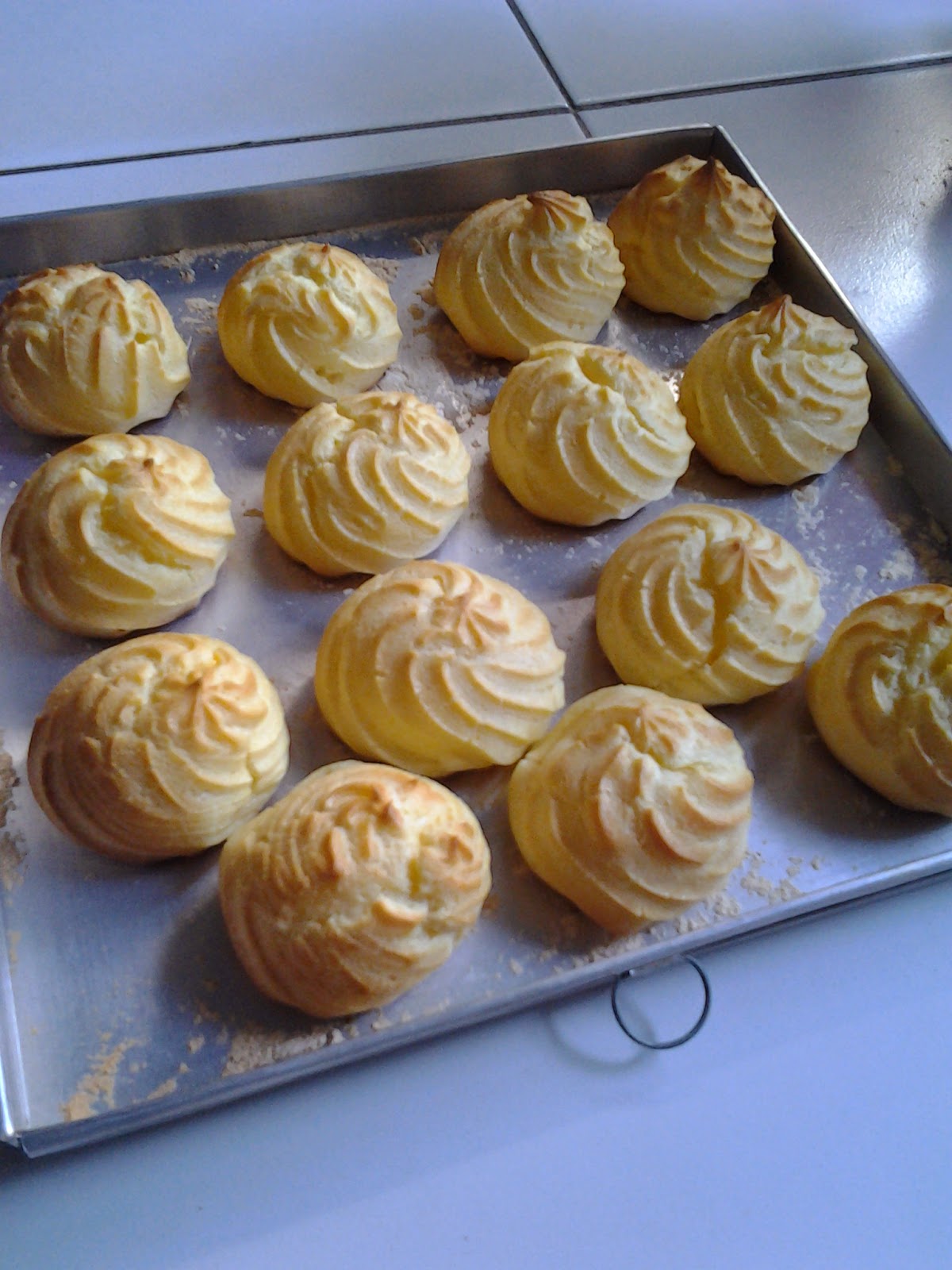 Warna Warni Kami !! Resep Soes isi Krim Keju Warna Warni Kami !! Resep Soes isi Krim Keju