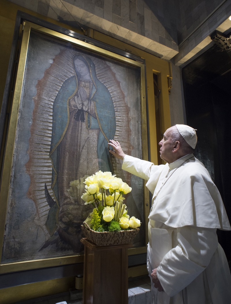 Whispers in the Loggia Sí, Madre, Estás Aquí... Y Estamos Contigo