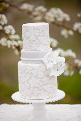 cake lace cakes elegant very magazine belle dresses elegance tier inspired simple designs flowers understated bride manuel weddingomania blooms via