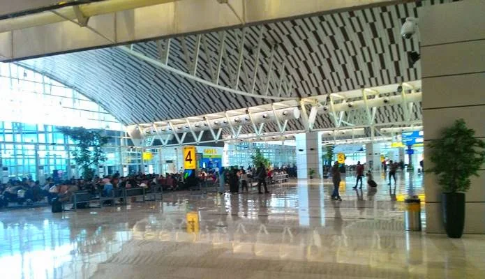 Ruang Tunggu Bandara Sultan Hasanuddin
