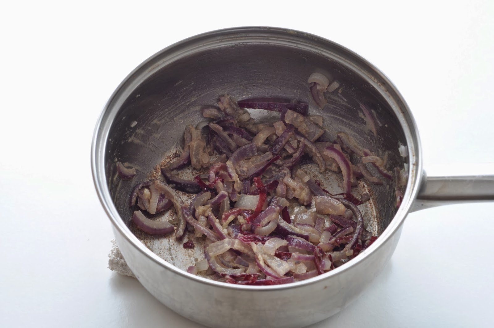 Simple Food Deluxe Caramelised Red Onion Gravy with Sausage and Mash