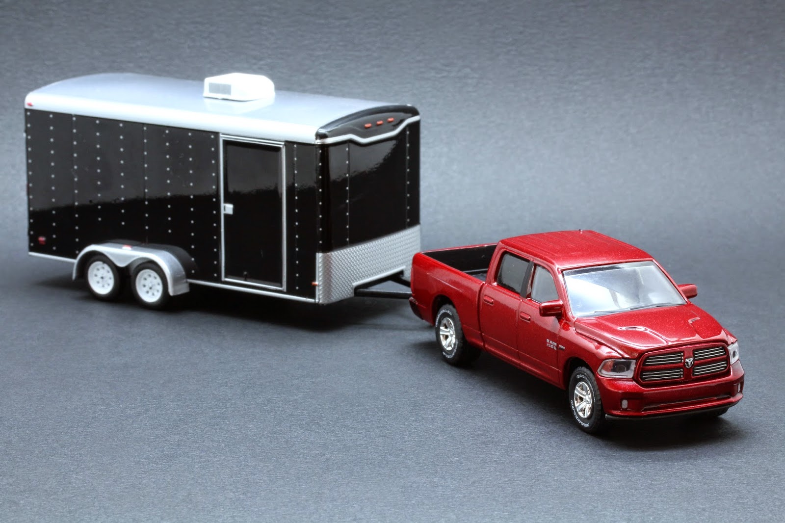 Diecast Hobbist 2014 Dodge Ram 1500 and Enclosed Car Hauler