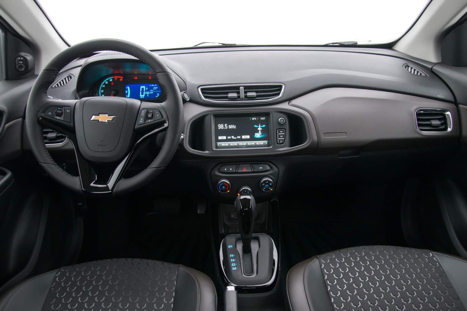 Chevrolet Prisma 2018 traz novidades em todas versões