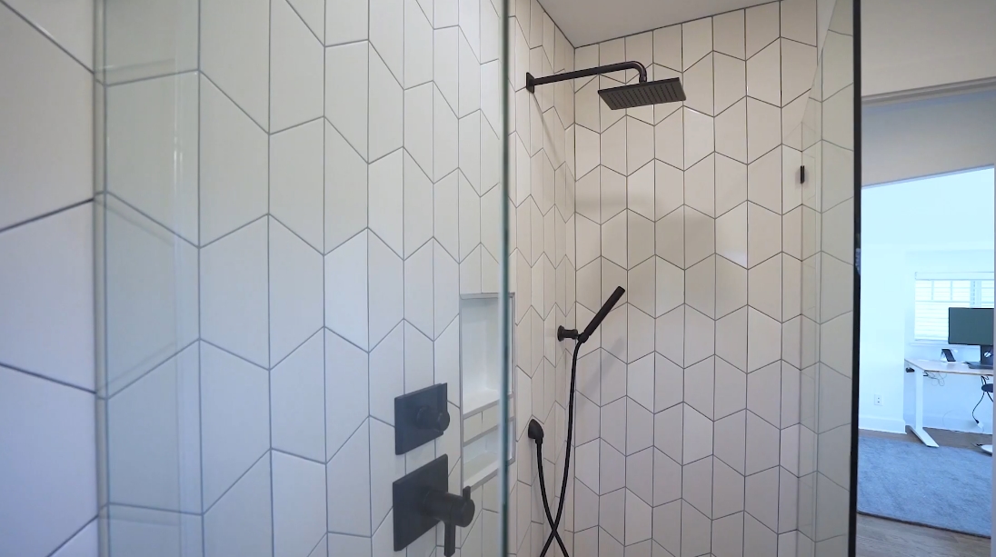 25 Photos vs. North Vancouver Luxury Home Interior Design Tour