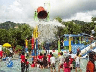 Water Park di Pantai Teleng Ria Water Park di Pantai Teleng Ria