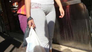 Sexy chava en pants grises marcando cameltoe Sexy chava pants grises marcando cameltoe