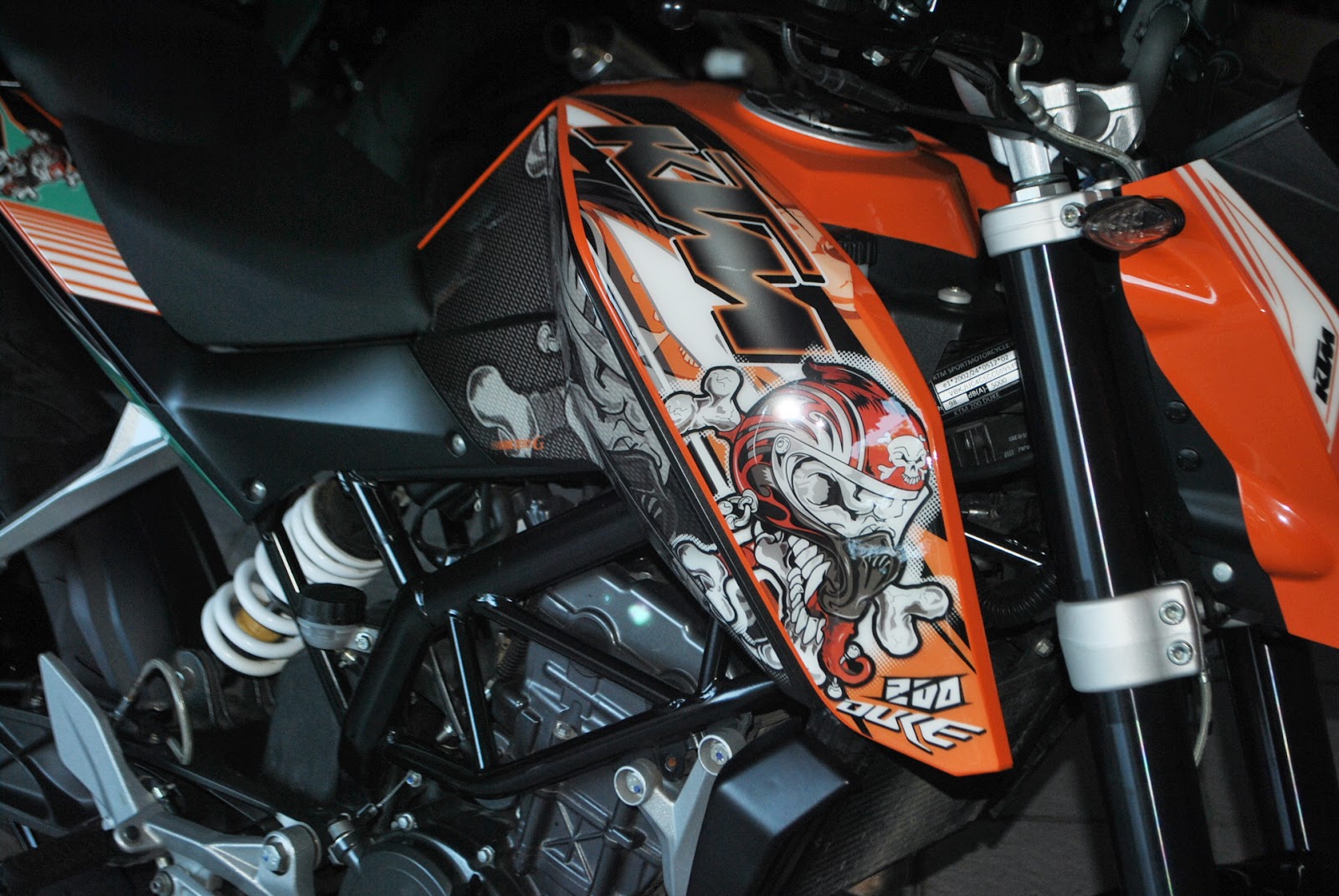 zerografix custom KTM DUKE 200 zeroG edition