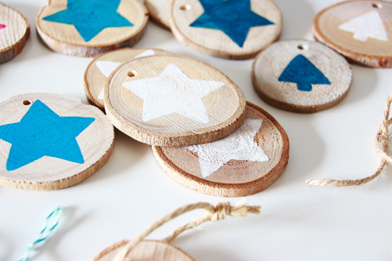 binedoro Blog, DIY, Holzscheiben, bemalen, Acrylfarbe, Geschenkanhänger, Weihnachtsbaum, Dekoration binedoro Blog, DIY, Holzscheiben, bemalen, Acrylfarbe, Geschenkanhänger, Weihnachtsbaum, Dekoration