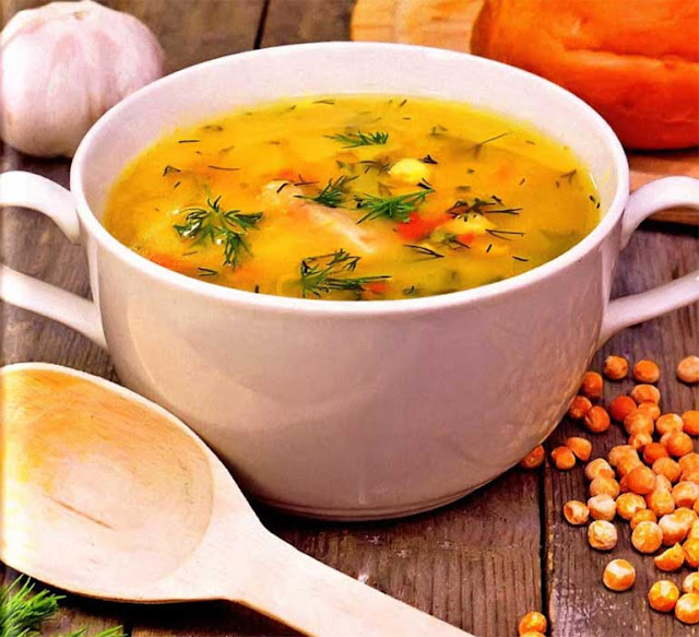 Суп с копченой курицей и горохом Куриная спинка ( копченая) - 2 штуки; Горох сухой - 1 стакан; Картофель - 3-4 штуки; Луковица - 1-2 штуки4 Морковь - 1 штука; Соль - по вкусу; Перец черный молотый - по вкусу; Масло растительное - по вкусу; Зелень - по вкусу.