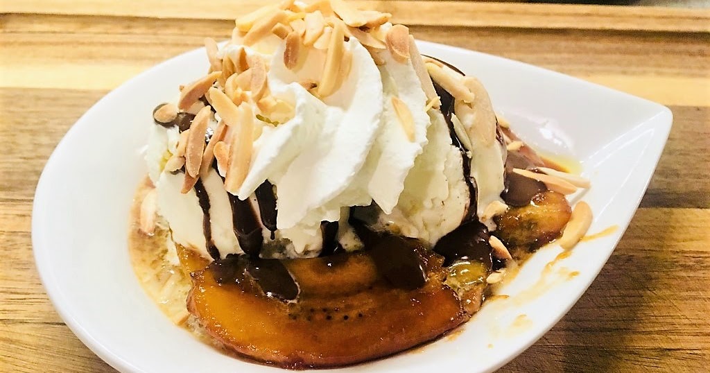 Saras madunivers Banana split flamberet m. Grand Marnier.