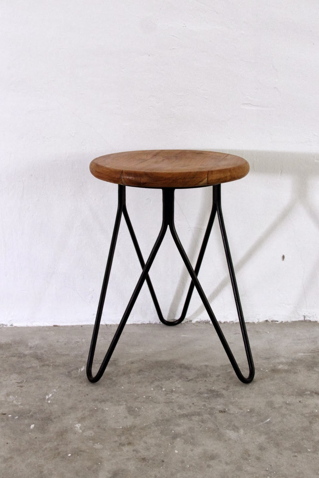 SECOND CHARM COLLECTIONS PIN LEGS FURNITURE Ashley Furniture