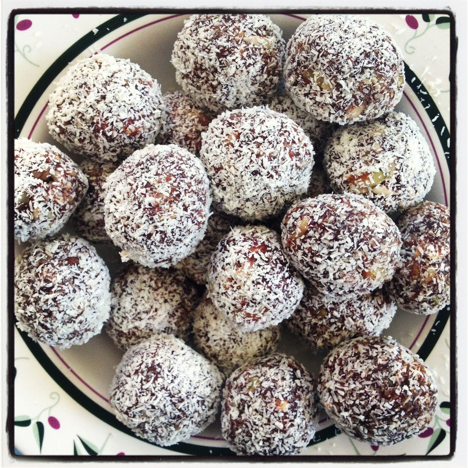 SOULFUL HEALTHY LIVING VEGAN DATE BALLS