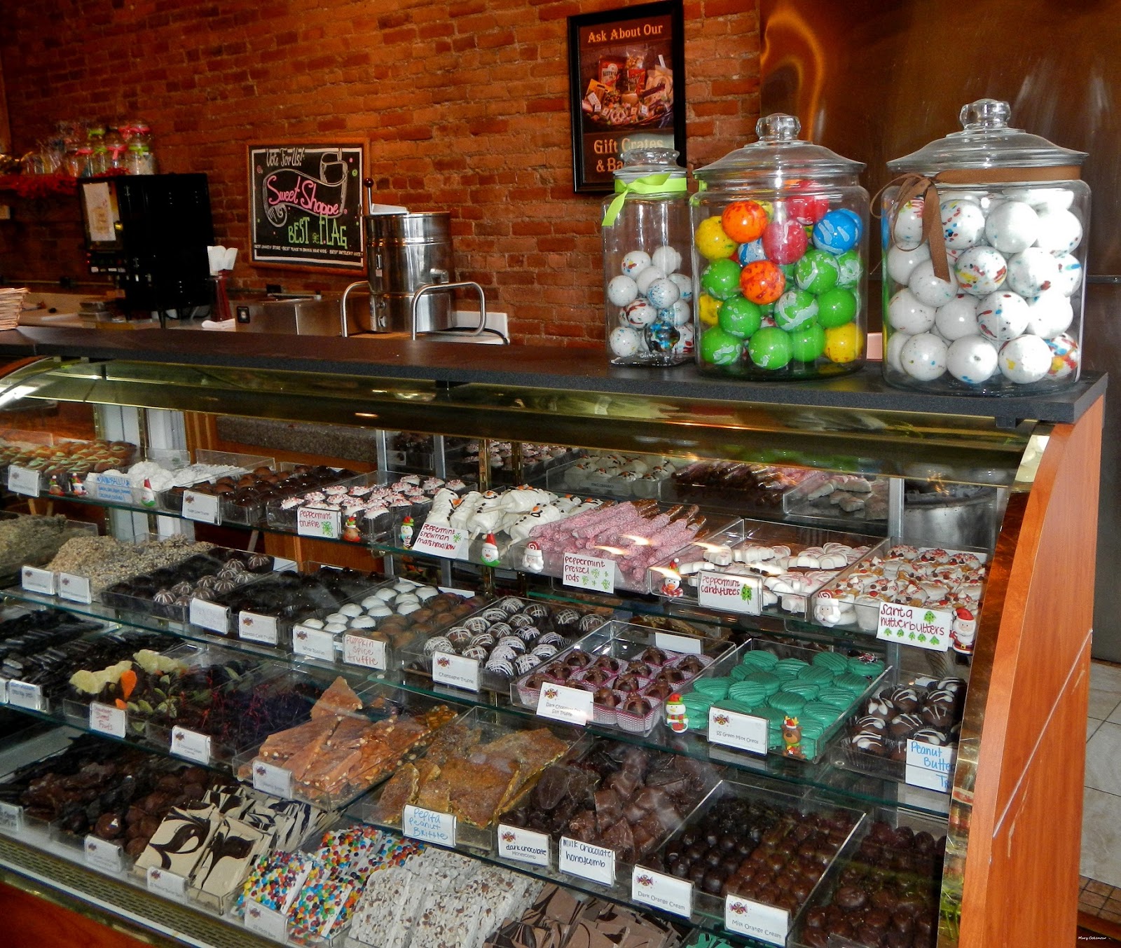 680L Case Backhoe Old Fashioned Candy Display Cases