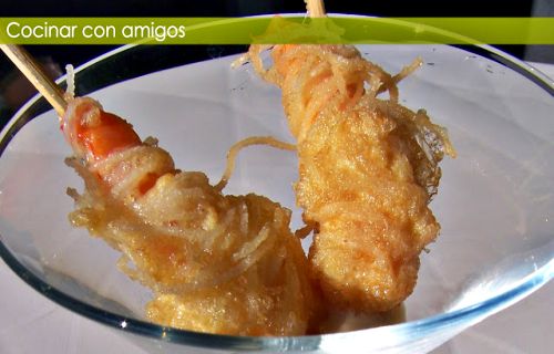 Langostinos con fideos de arroz y cama de allioli