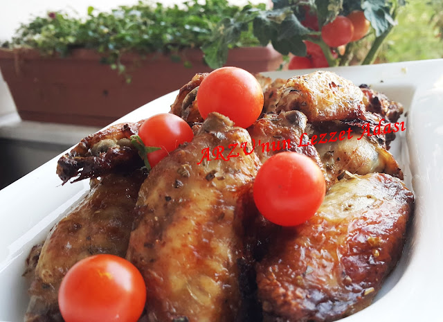 Bal soslu tavuk kanatları Bal soslu tavuk kanatları