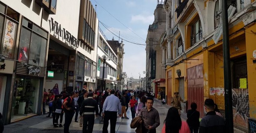 Fuerte sismo causó alarma en la población de Lima Fuerte sismo causó alarma en la población de Lima