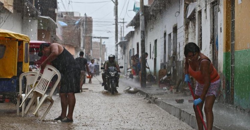 Intensa lluvia golpeó Chiclayo durante esta madrugada y causó aniegos en diversas zonas Intensa lluvia golpeó Chiclayo durante esta madrugada y causó aniegos en diversas zonas