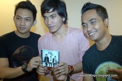 Lirik Lagu Salju - Pergi Untuk Kembali | Mabes Lirik