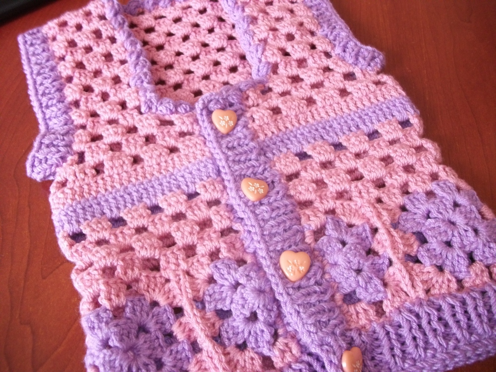 Kuzeyin Annesinden Motifli Tığ İşi Bebek Yeleği Nako