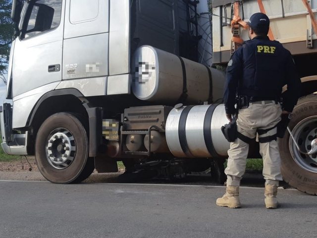 Trindade, dois jovens morrem após colidir com caminhão na BR-316. Trindade, dois jovens morrem após colidir com caminhão na BR-316.