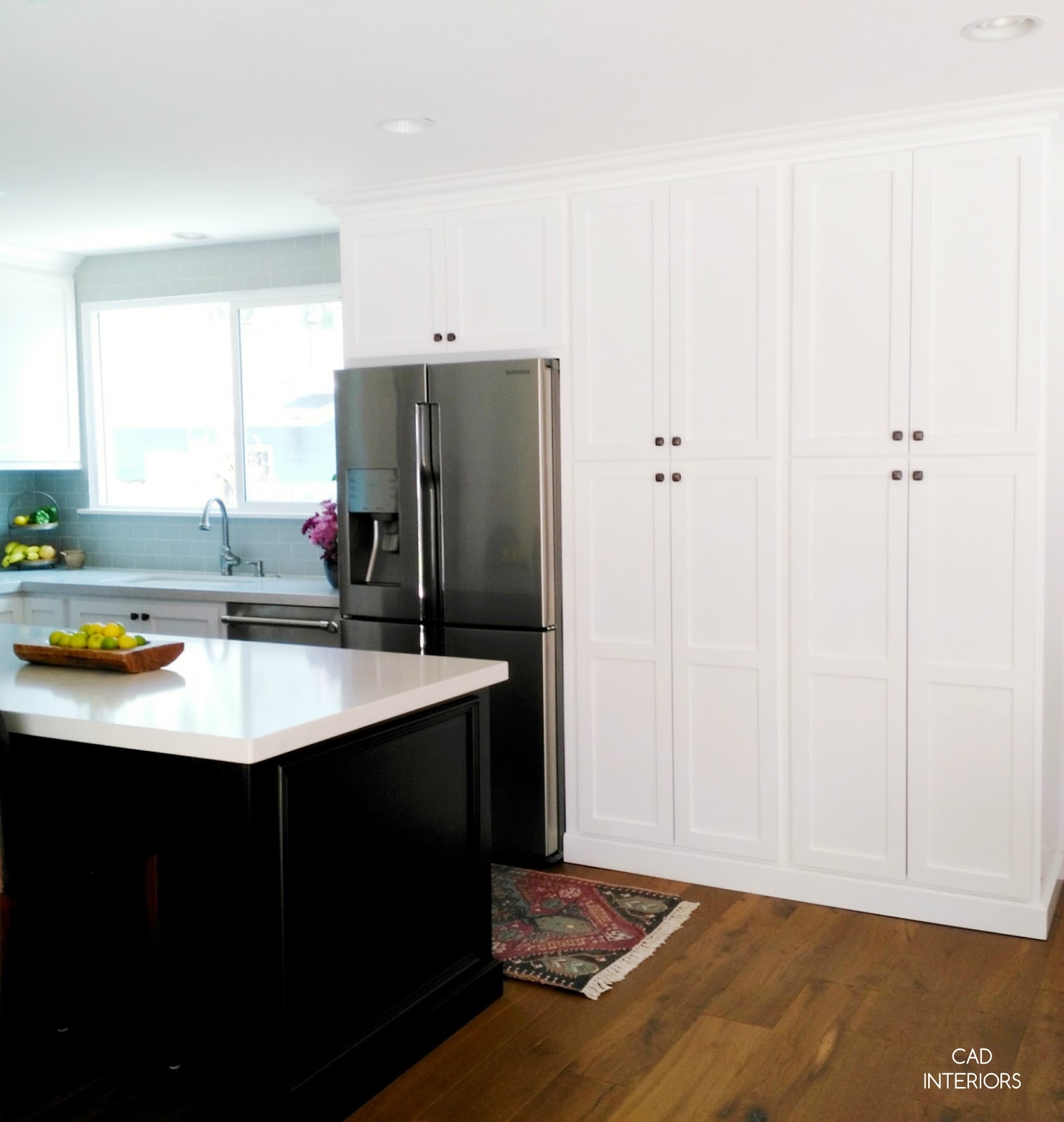 modern farmhouse kitchen interior design renovation two-tone cabinets