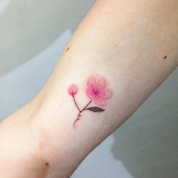 Mini tatuagens de flores para as mulheres