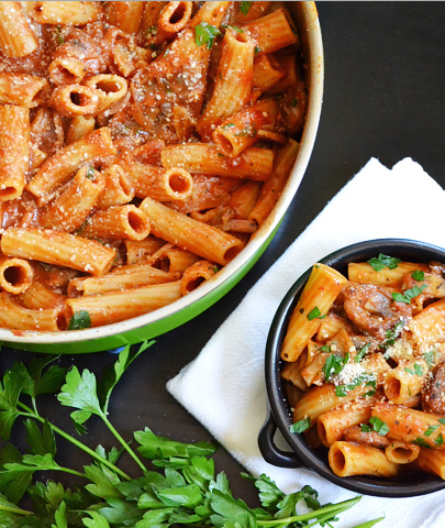 #Recipe : One Pot Sausage & Mushroom Pasta - My Favorite Things