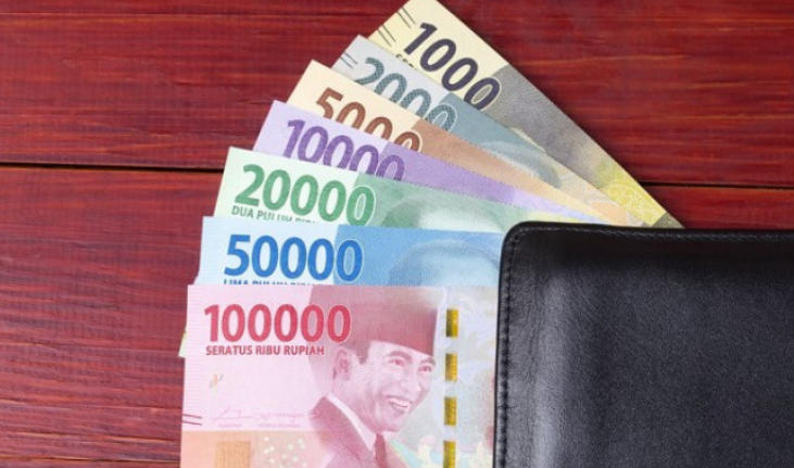 Rupiah Gambar Uang Banyak Di Dompet