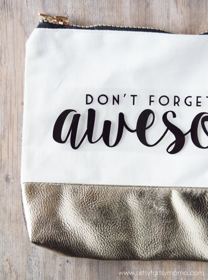 "Don't Forget to Be Awesome" Clutch Tutorial at artsyfartsymama.com